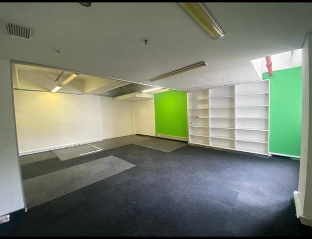 133M² OFFICE TO LET IN WOODSTOCK